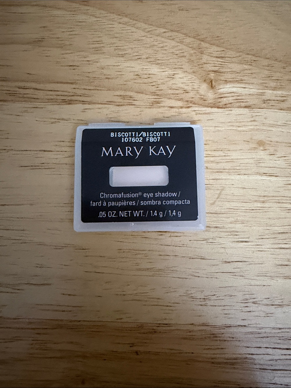 Mary Kay Single Eyeshadow Compact in Beige and Black Packaging